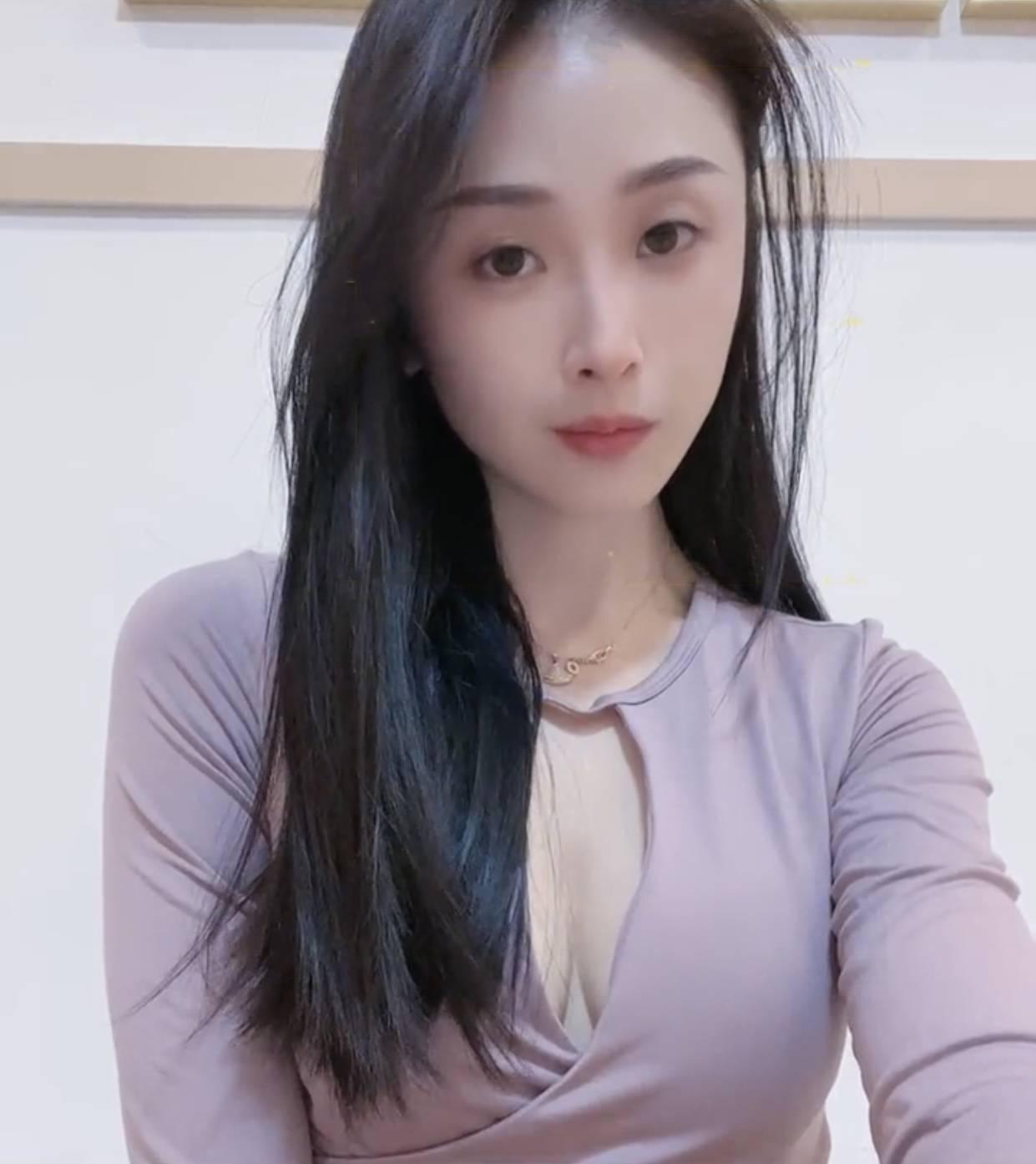 体验瑜伽小姐姐 感觉很不错 值得好评