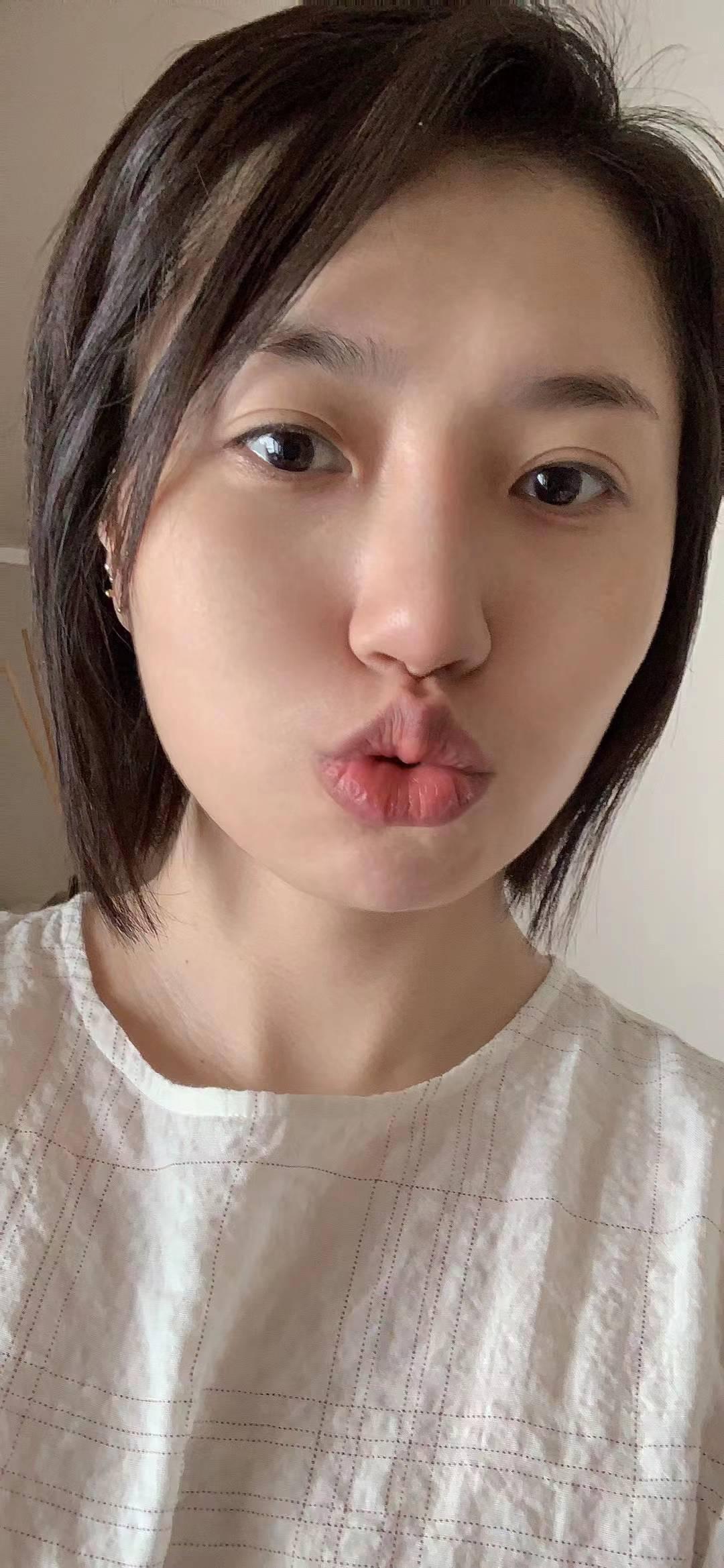 下城杨菲，美丽动人，性感浮媚