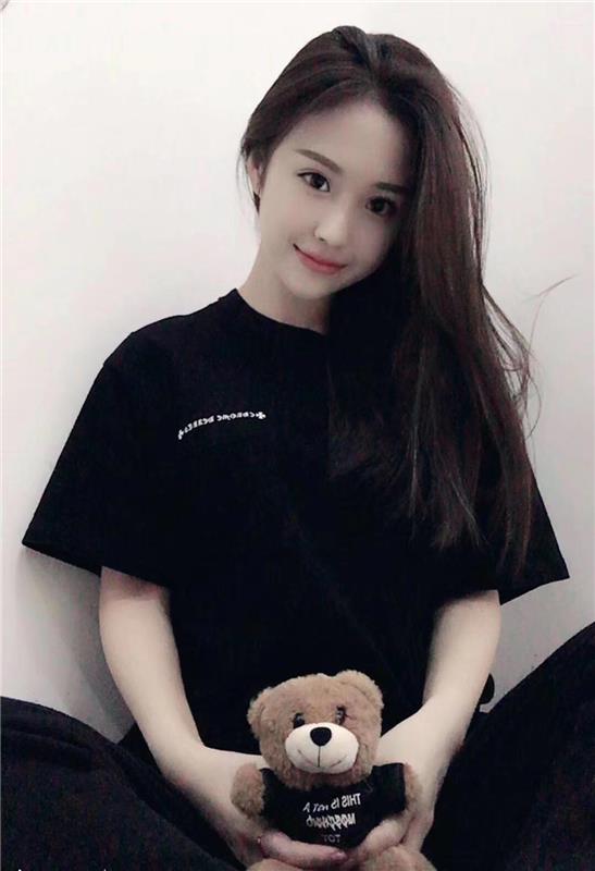 外表清纯，内心Sao浪的果果